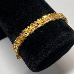 Vintage gold tone, gold nugget style bracelet. Strong clasp. Beautiful.